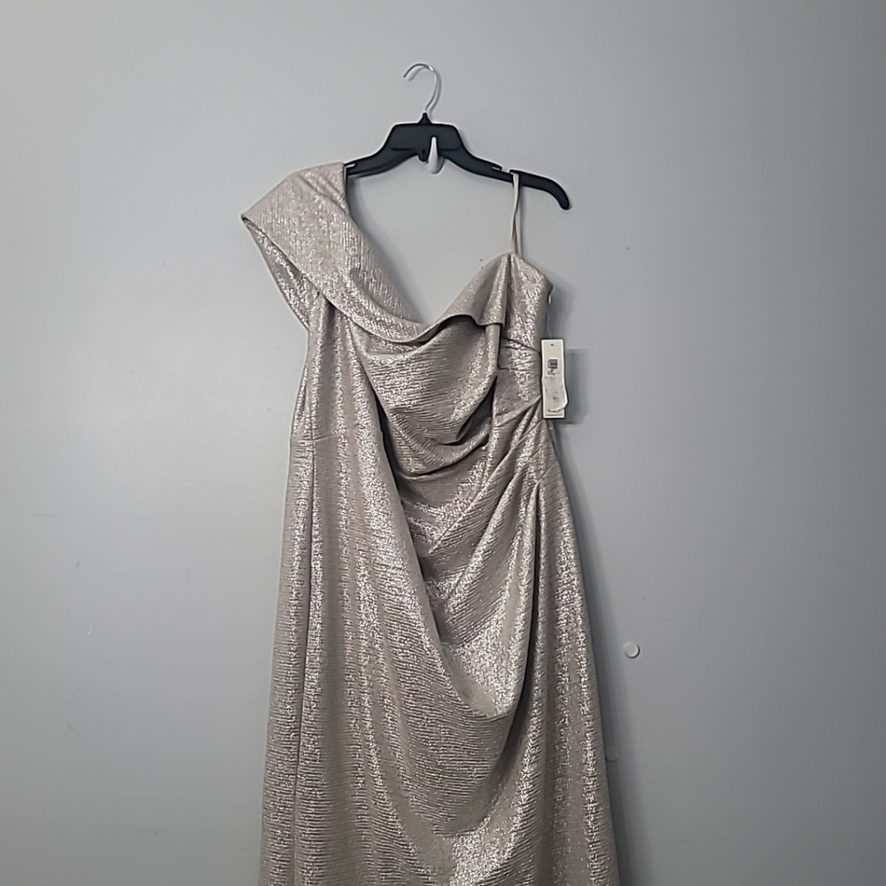 Eliza J Off-the-Shoulder Short Sleeve Side Ruched Foiled Knit Sheath Gown - Picture 4 of 11